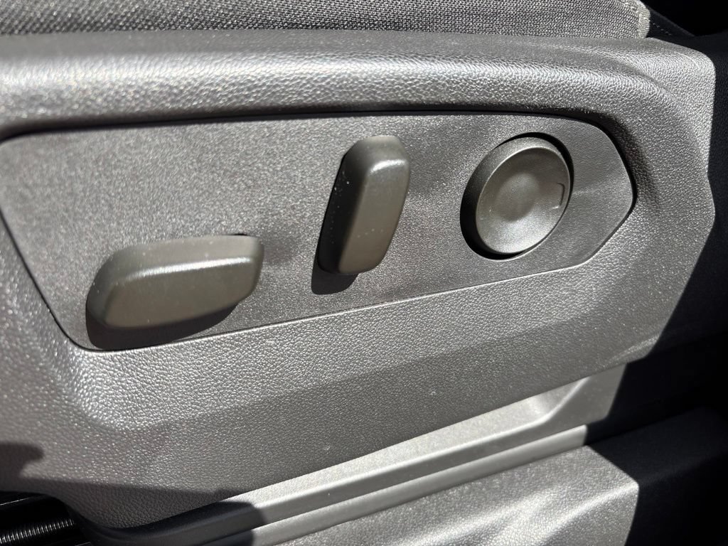 Used 2025 Chevrolet Silverado 1500 LT AWD/4WD image 18