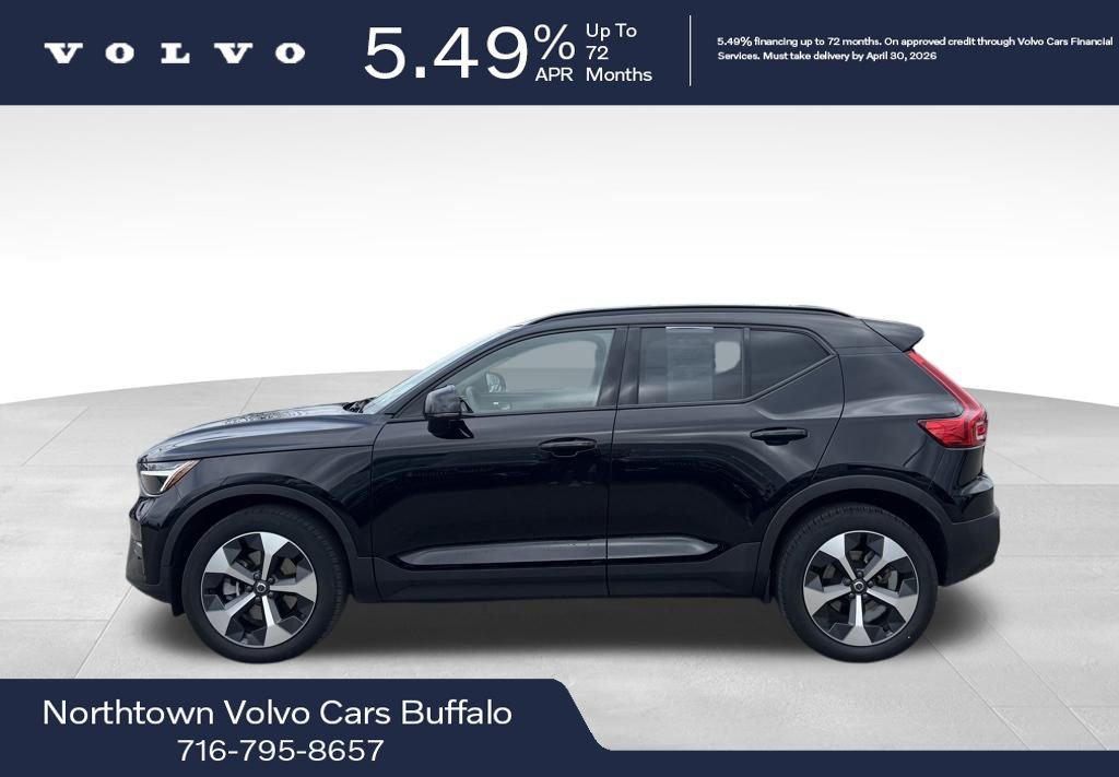 Used 2024 Volvo XC40 B5 Core image 2