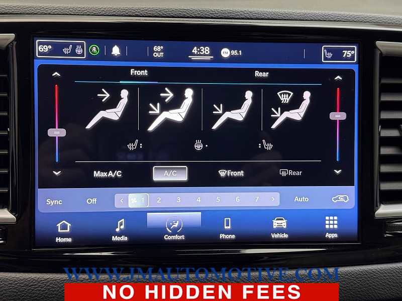 Used 2021 Chrysler Pacifica Touring-L image 26