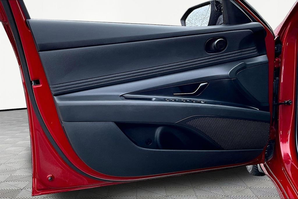 Used 2025 Hyundai Elantra Sport image 23