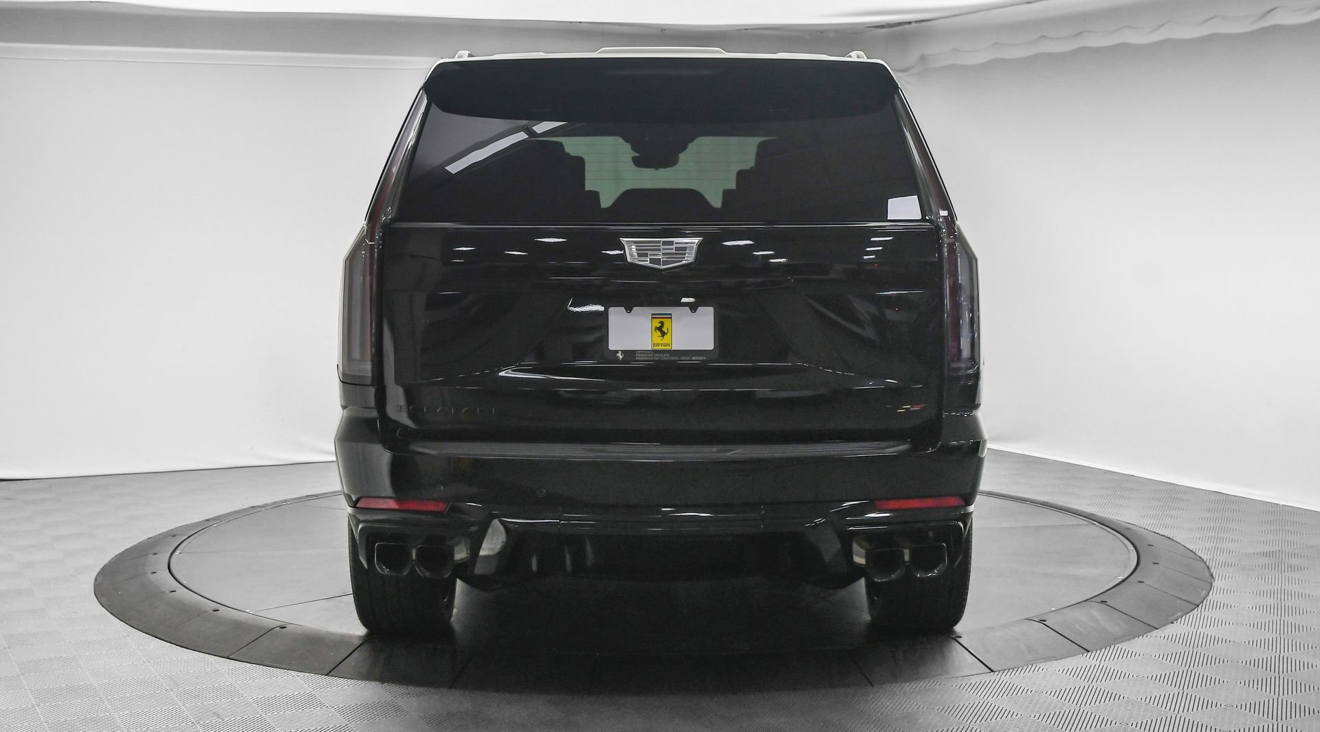 Used 2025 Cadillac Escalade V w/ LPO, ONYX Package image 8