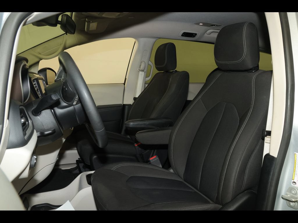 Used 2023 Chrysler Voyager LX FWD image 24