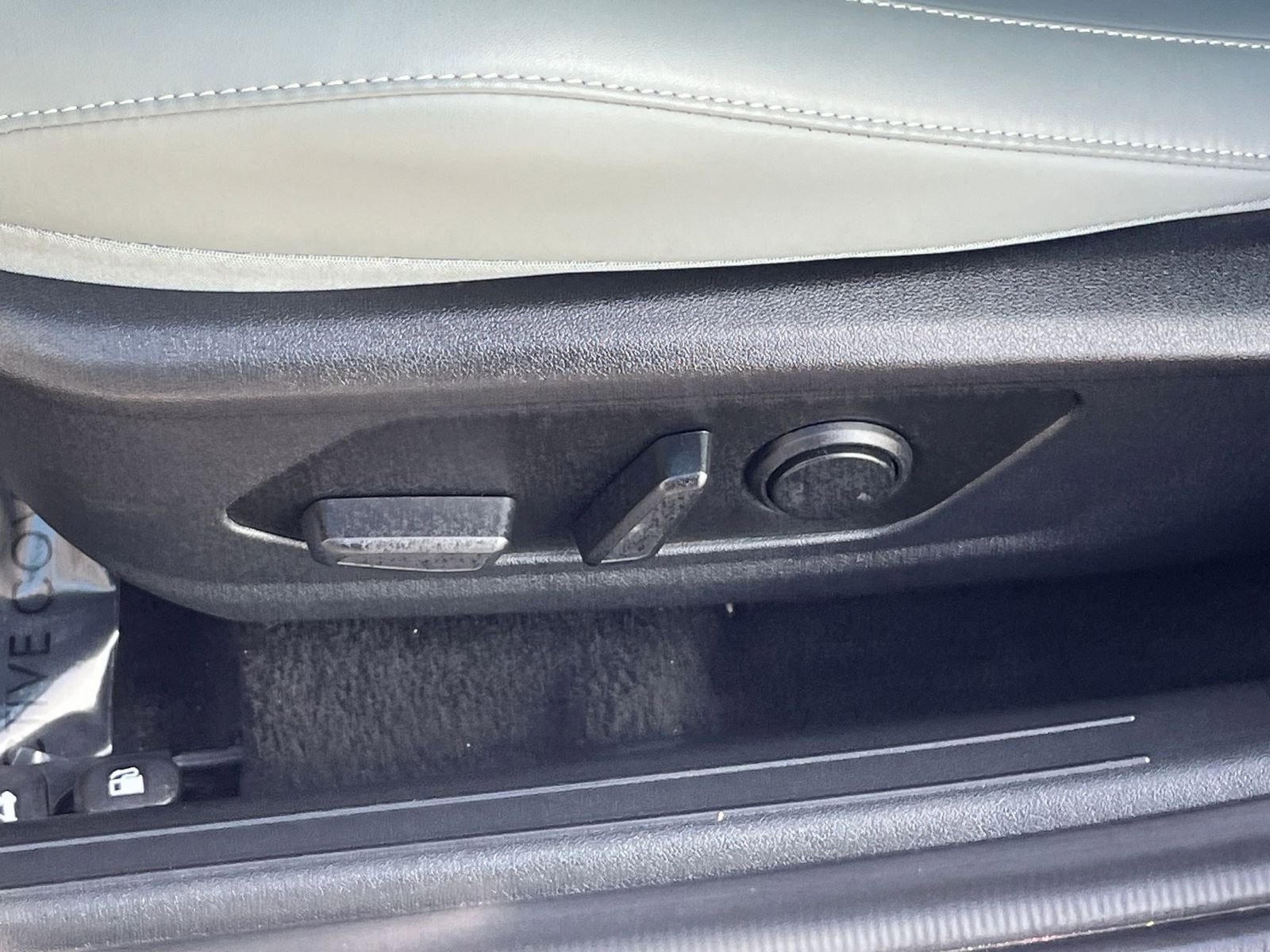 Used 2025 Hyundai Elantra Limited image 23