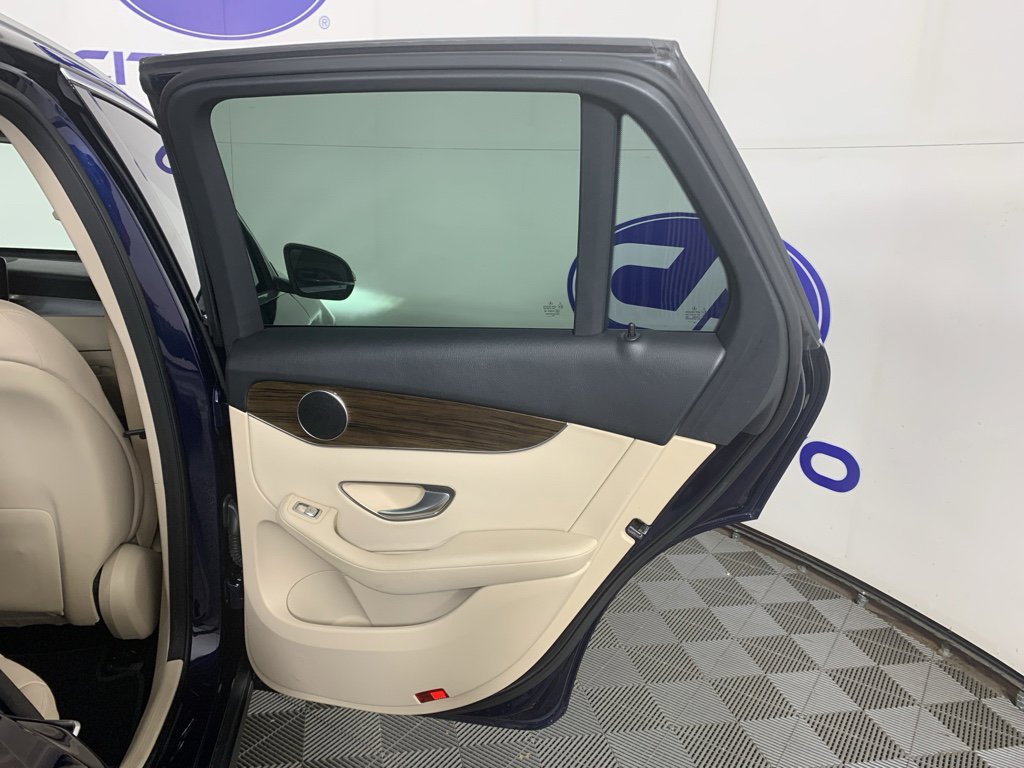 Used 2021 Mercedes-Benz GLC 300 image 40