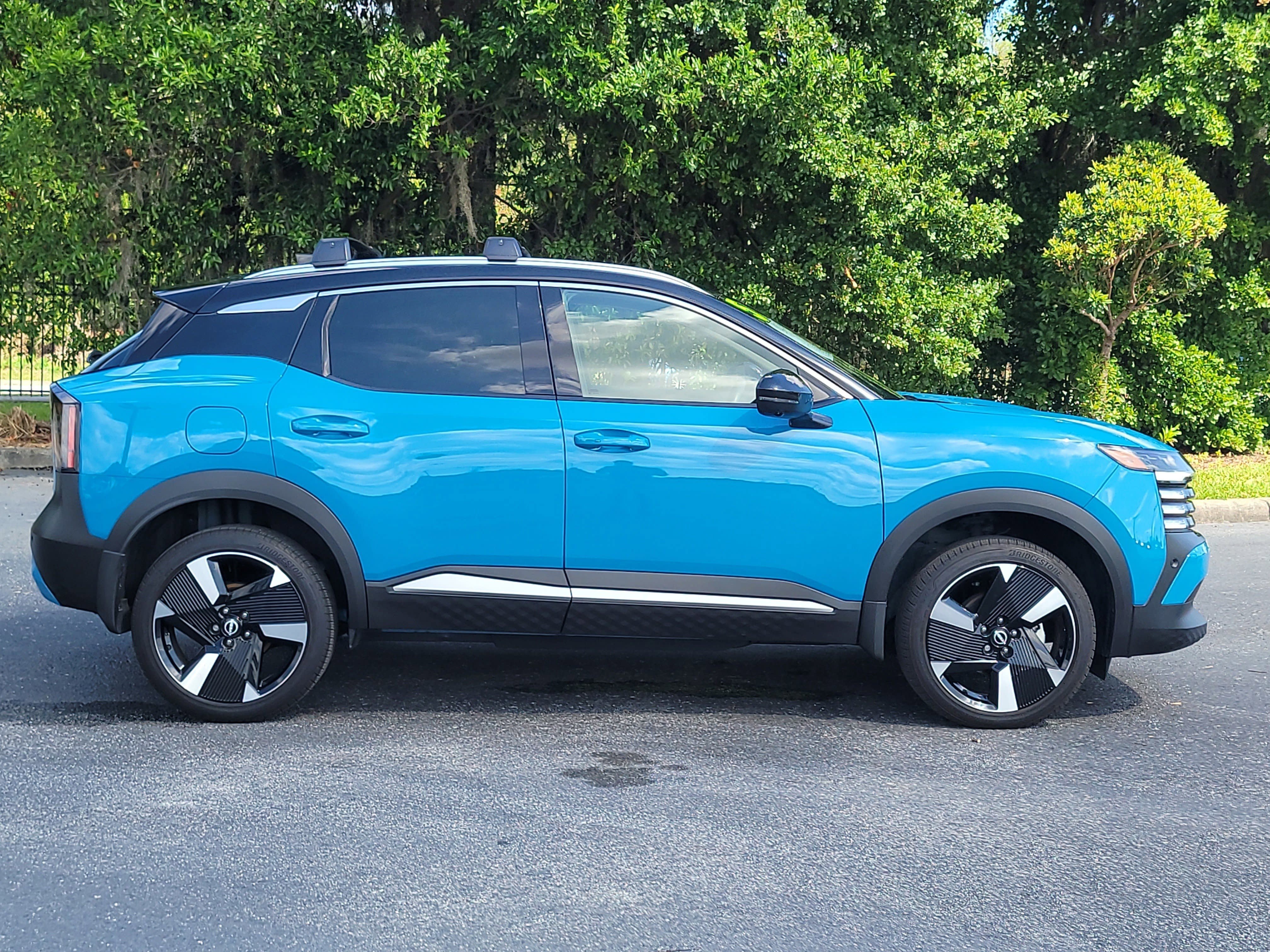 Used 2025 Nissan Kicks SR FWD image 9
