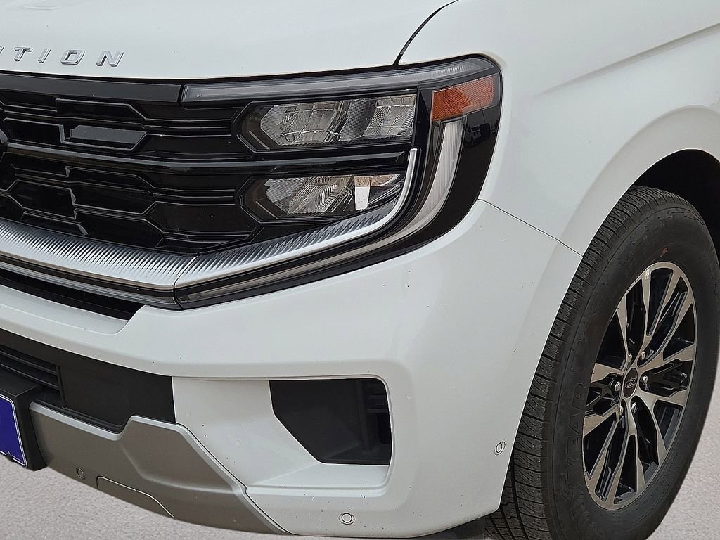 Used 2025 Ford Expedition Max Platinum AWD/4WD image 9