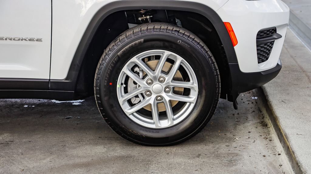 New 2025 Jeep Grand Cherokee Laredo X w/ Luxury Tech Group I image 11