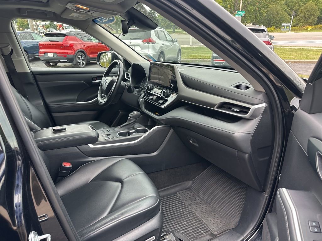 Used 2023 Toyota Highlander XLE image 38
