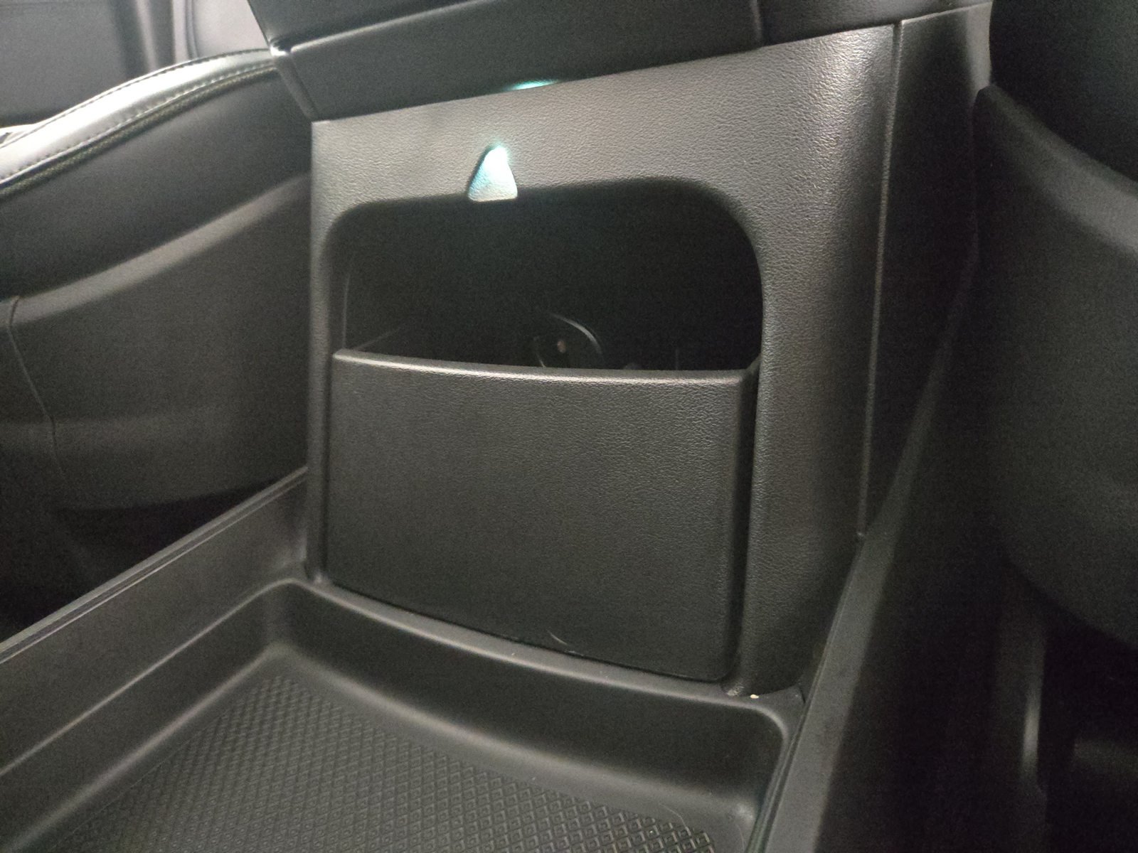 Used 2025 Rivian R1S Adventure Dual AWD/4WD image 33