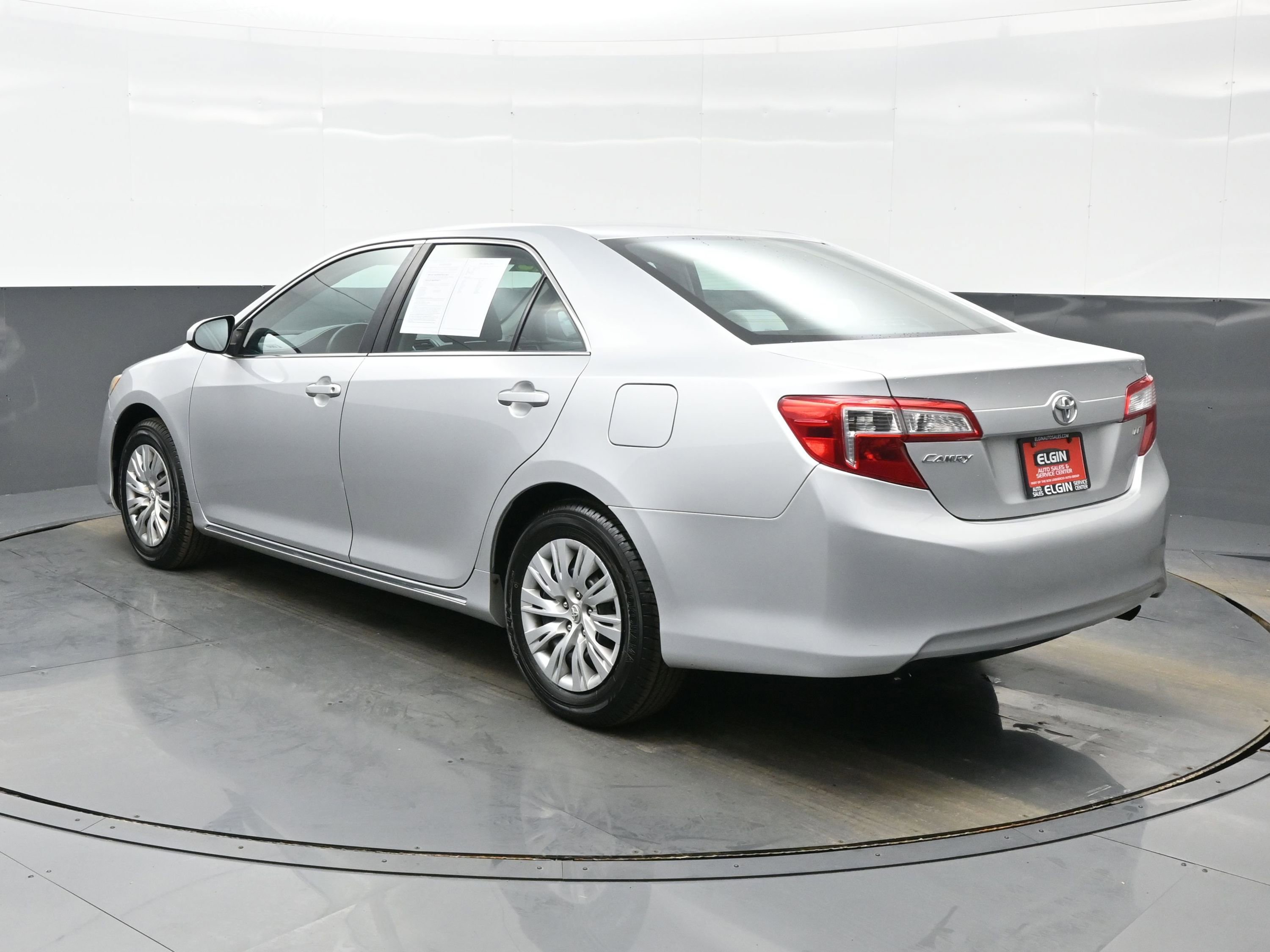 Used 2013 Toyota Camry LE image 4