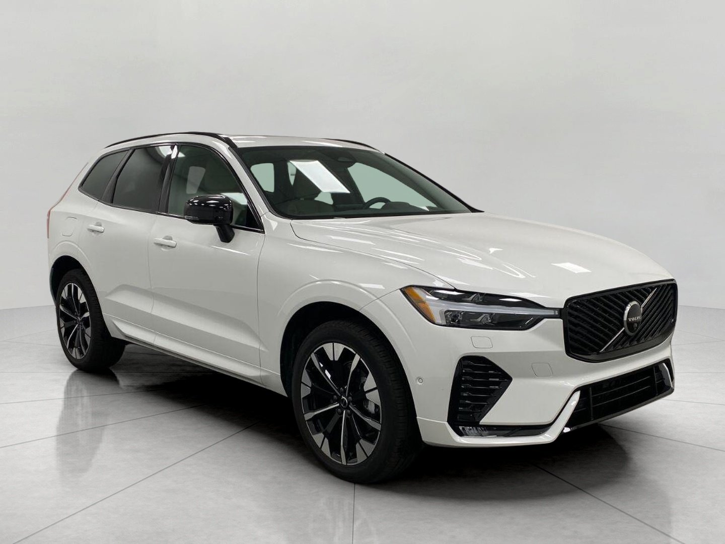 Used 2026 Volvo XC60 B5 Plus w/ Climate Package AWD/4WD image 1