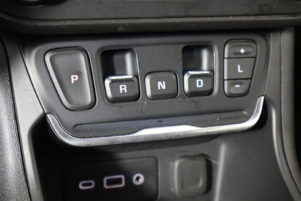 Used 2020 GMC Terrain SLE FWD image 25
