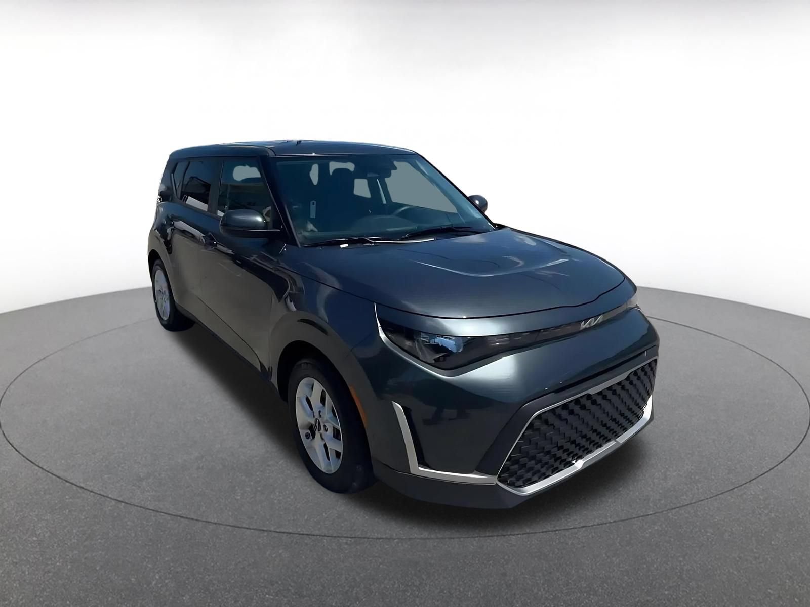 Used 2025 Kia Soul LX w/ LX Technology Package FWD image 3