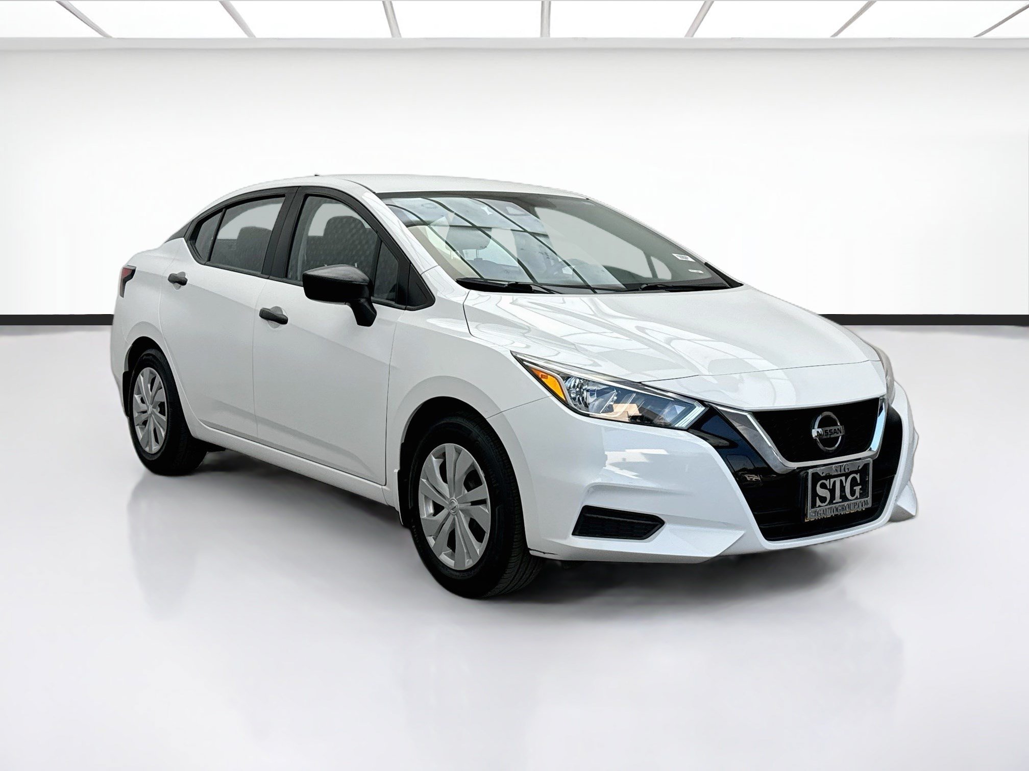 Used 2021 Nissan Versa S FWD image 3