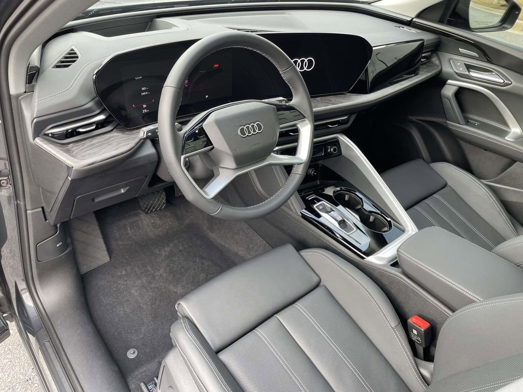 Used 2025 Audi Q5 Premium Plus image 2
