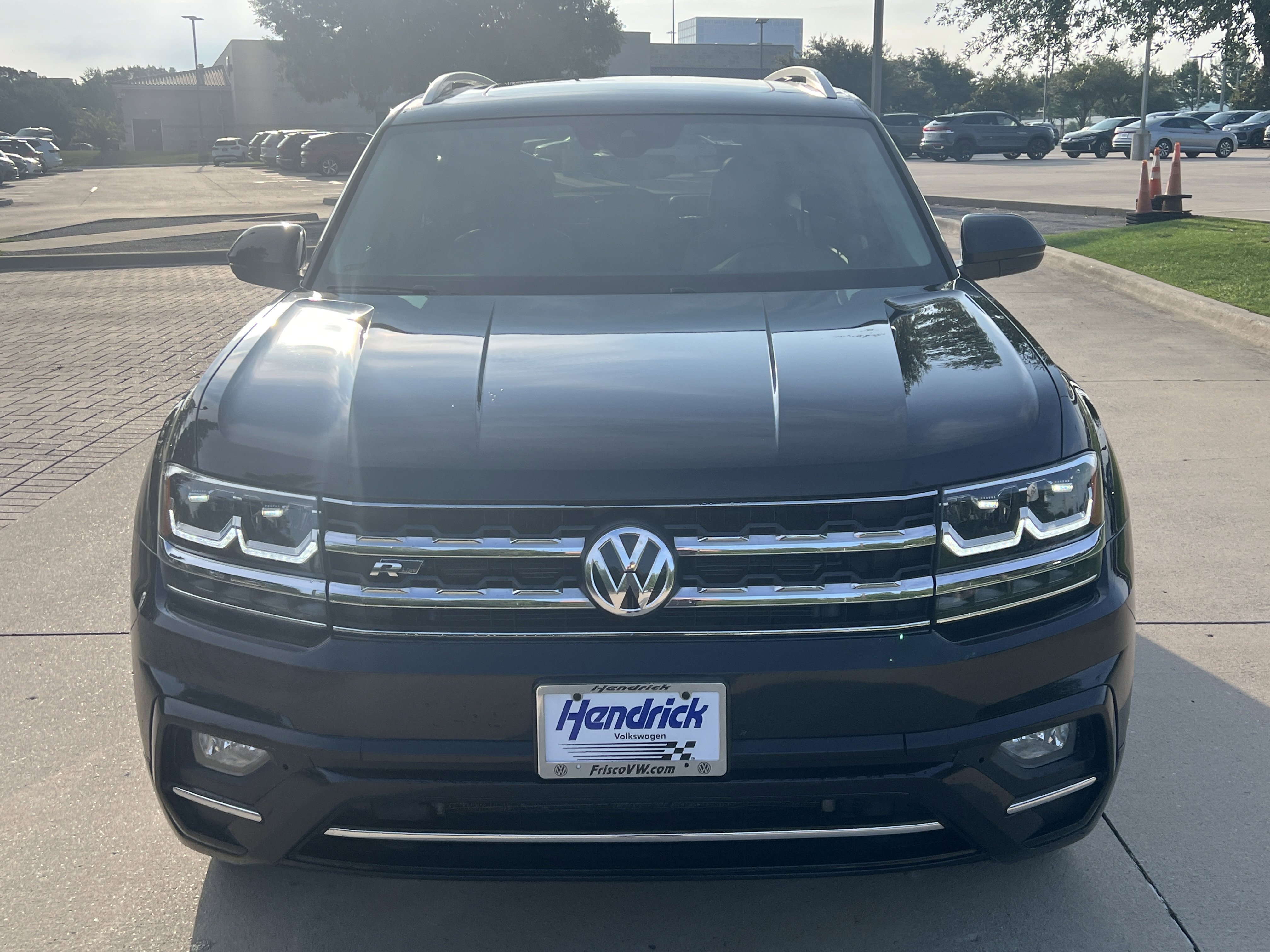 Used 2019 Volkswagen Atlas SE w/ Panoramic Sunroof Package FWD image 3