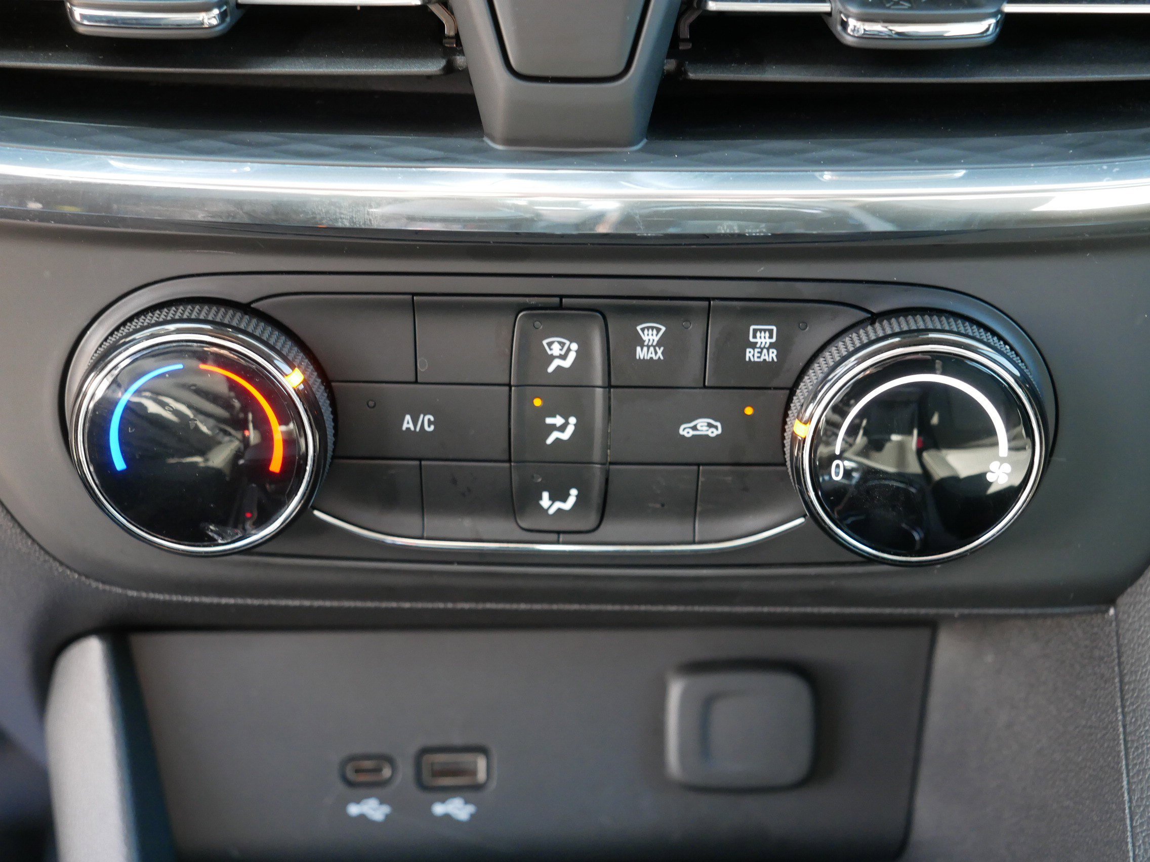 Used 2025 Buick Encore GX Preferred AWD/4WD image 23