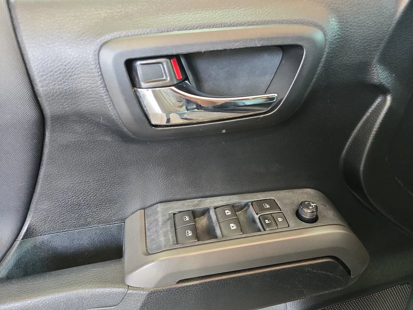 Used 2022 Toyota Tacoma TRD Off-Road RWD image 14