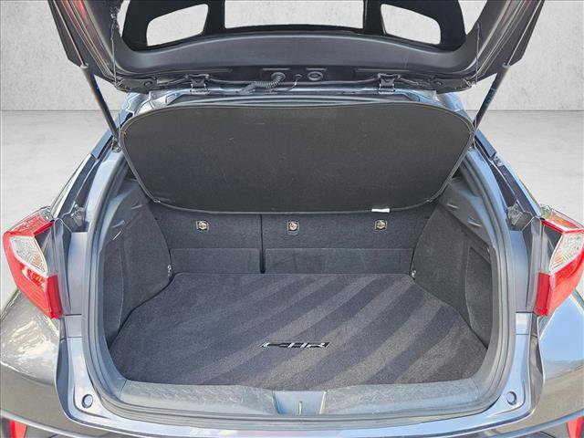 Used 2021 Toyota C-HR XLE FWD image 18
