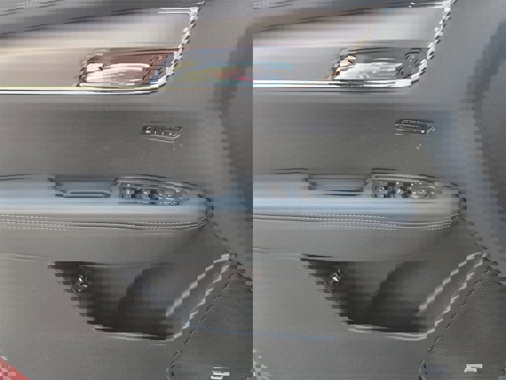 New 2025 Cadillac XT6 Luxury image 30