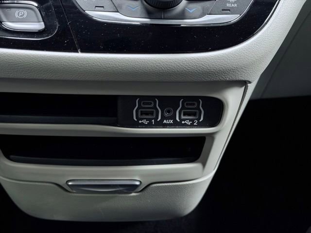 Used 2023 Chrysler Voyager LX FWD image 39