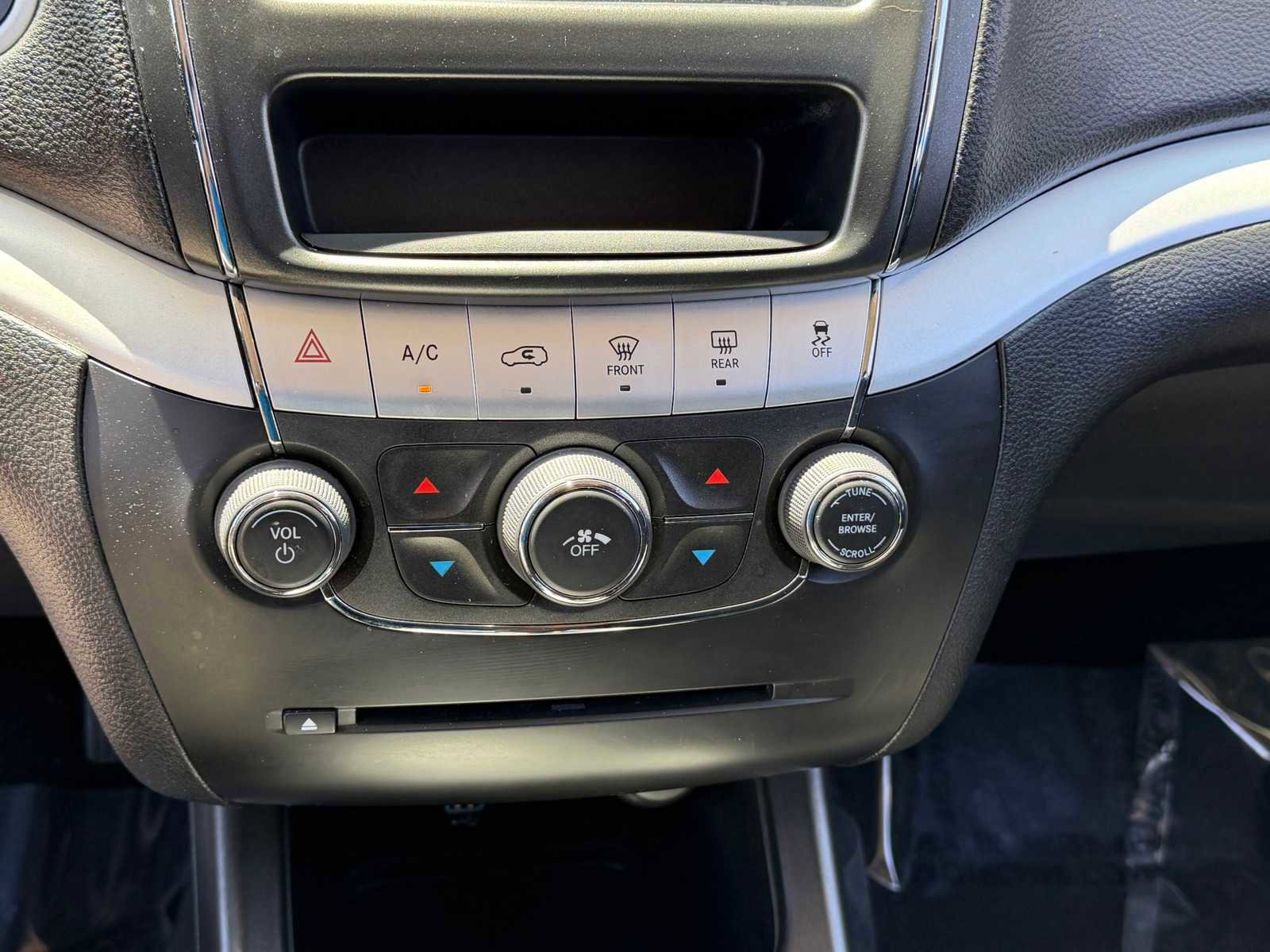Used 2019 Dodge Journey SE w/ Connectivity Group FWD image 23