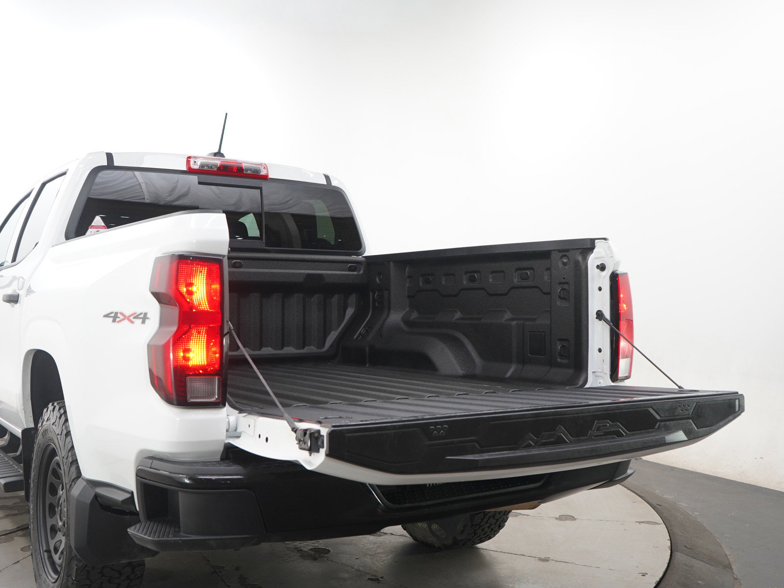 Used 2024 Chevrolet Colorado W/T w/ WT Convenience Package image 16