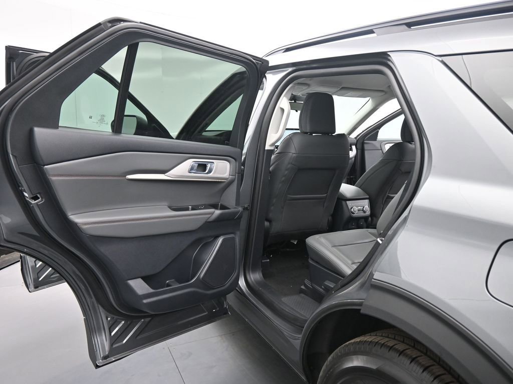 New 2025 Ford Explorer Active w/ Active Comfort Package image 17