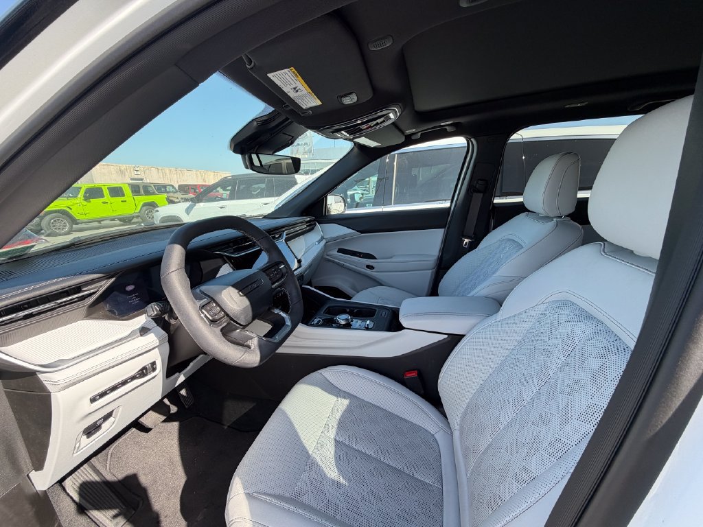 Used 2026 Jeep Cherokee Overland AWD/4WD image 5