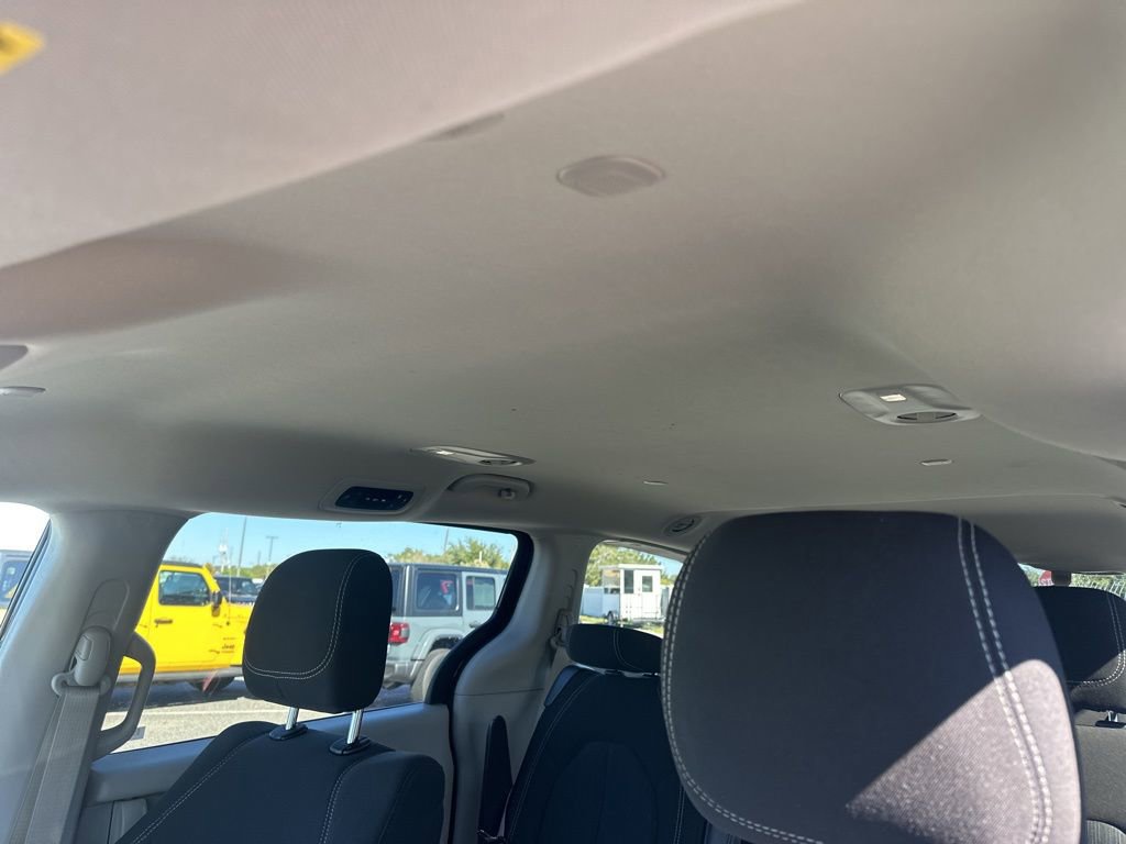 Used 2024 Chrysler Voyager LX image 22