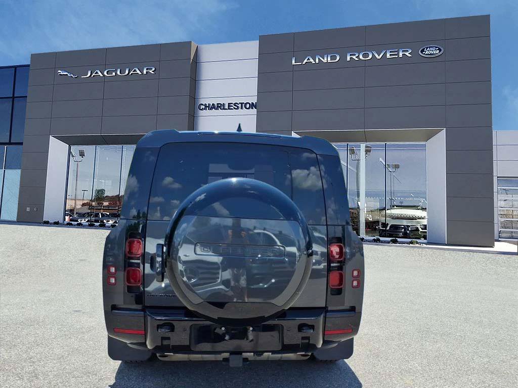 Certified 2025 Land Rover Defender 130 X-Dynamic SE AWD/4WD image 4