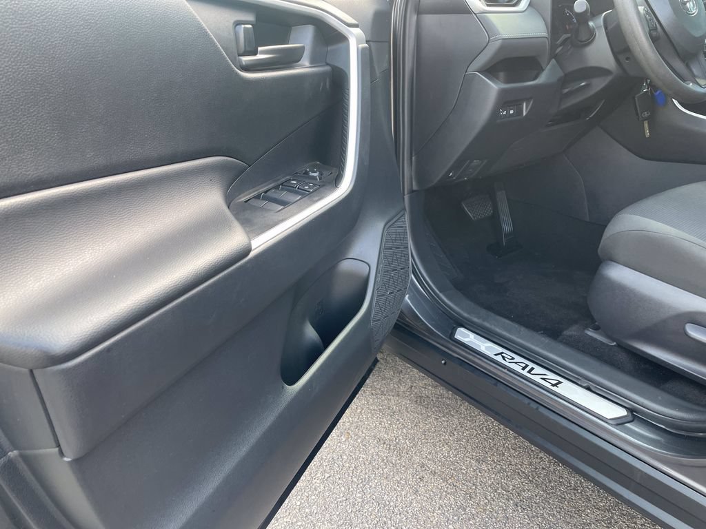 Used 2024 Toyota RAV4 LE AWD/4WD image 14