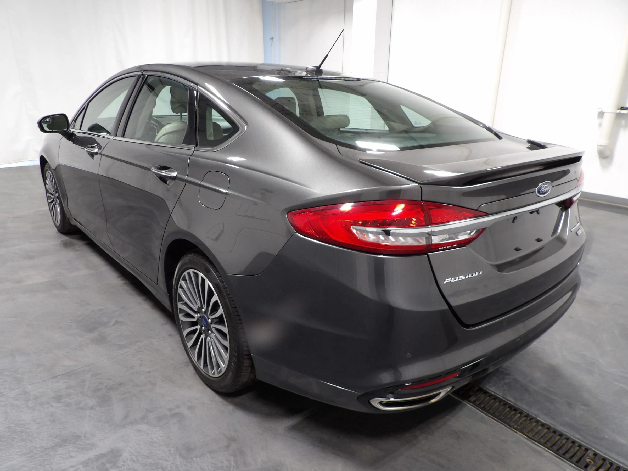 Used 2018 Ford Fusion Titanium AWD/4WD image 6