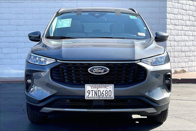 Used 2025 Ford Escape SE FWD image 2