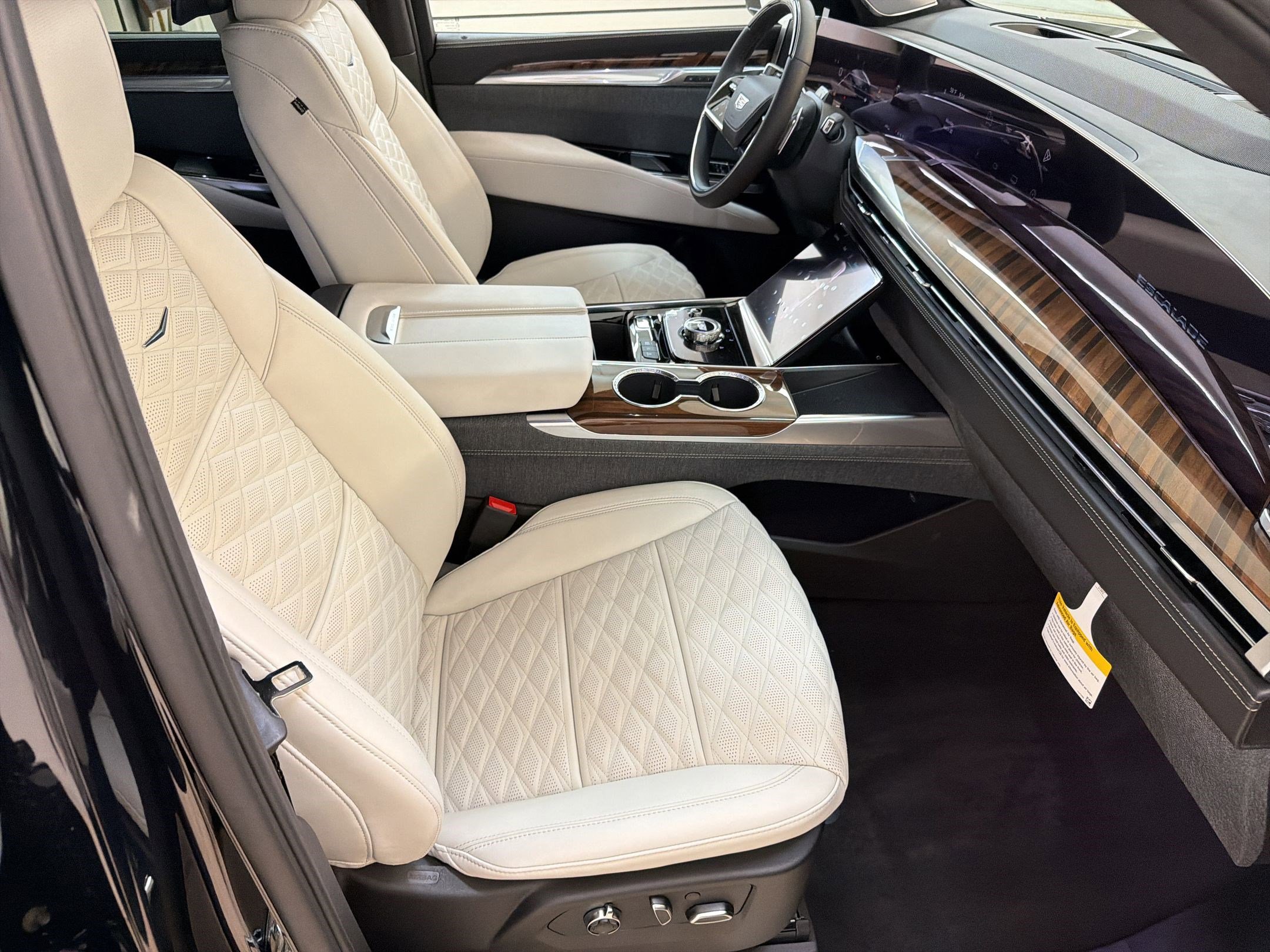 New 2026 Cadillac Escalade Platinum Luxury w/ LPO, Radiant Package AWD/4WD image 28