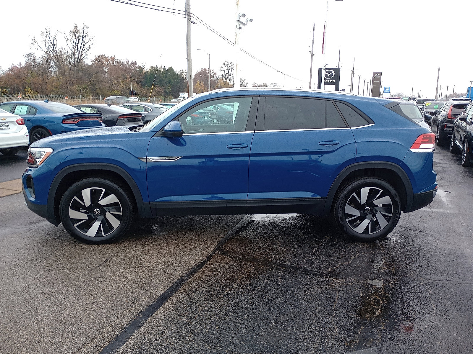 Used 2025 Volkswagen Atlas Cross Sport SE image 4