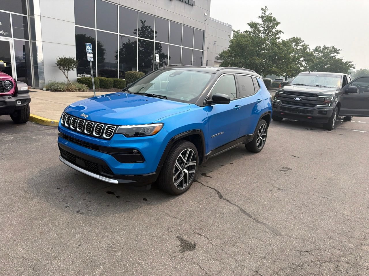 Used 2025 Jeep Compass Limited w/ Elite Group AWD/4WD image 7