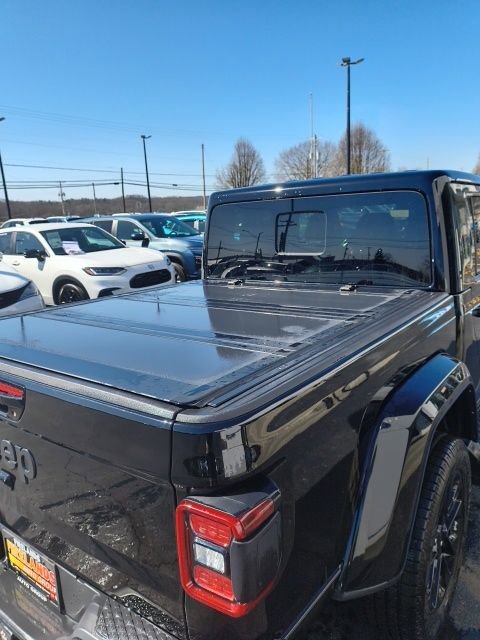 Used 2022 Jeep Gladiator Overland AWD/4WD image 11