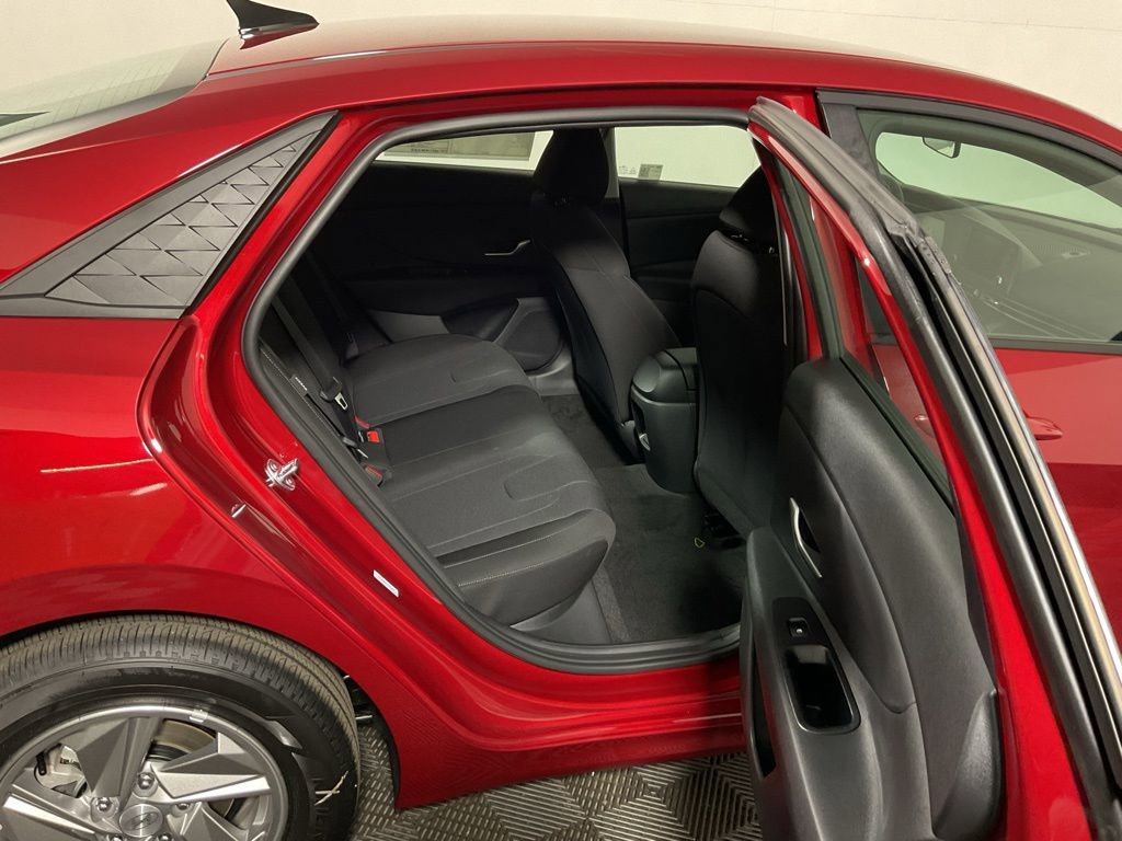 New 2025 Hyundai Elantra SE image 35