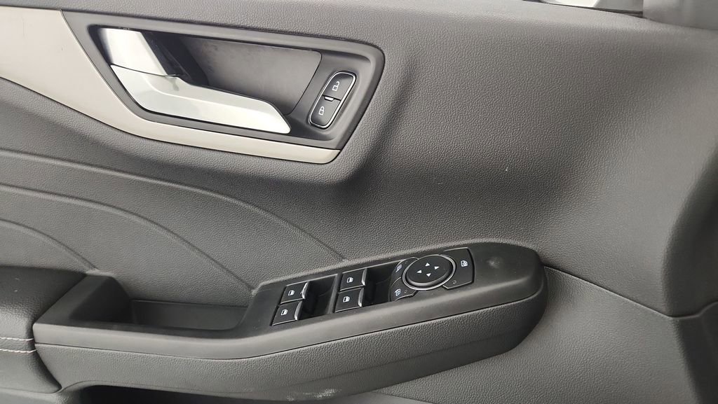 Used 2022 Ford Escape SEL image 16