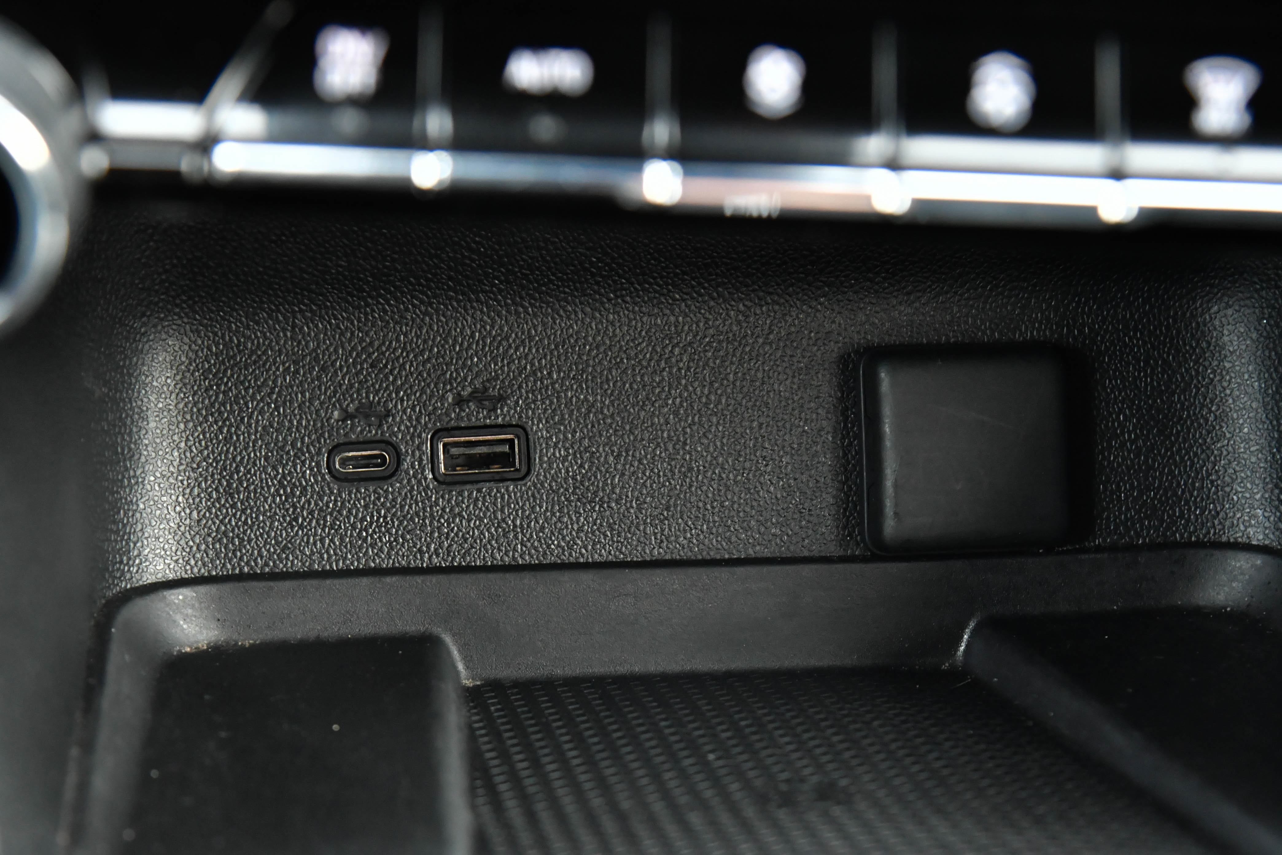 Used 2024 Chevrolet Traverse LT image 33