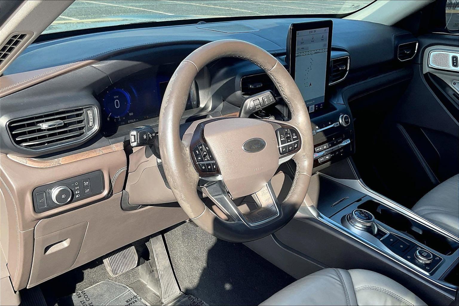 Used 2020 Ford Explorer Platinum w/ Premium Technology Package image 15