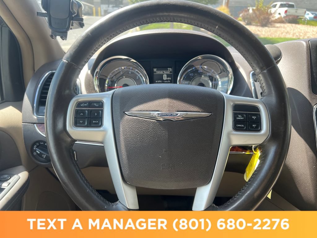 Used 2016 Chrysler Town & Country Touring FWD image 17