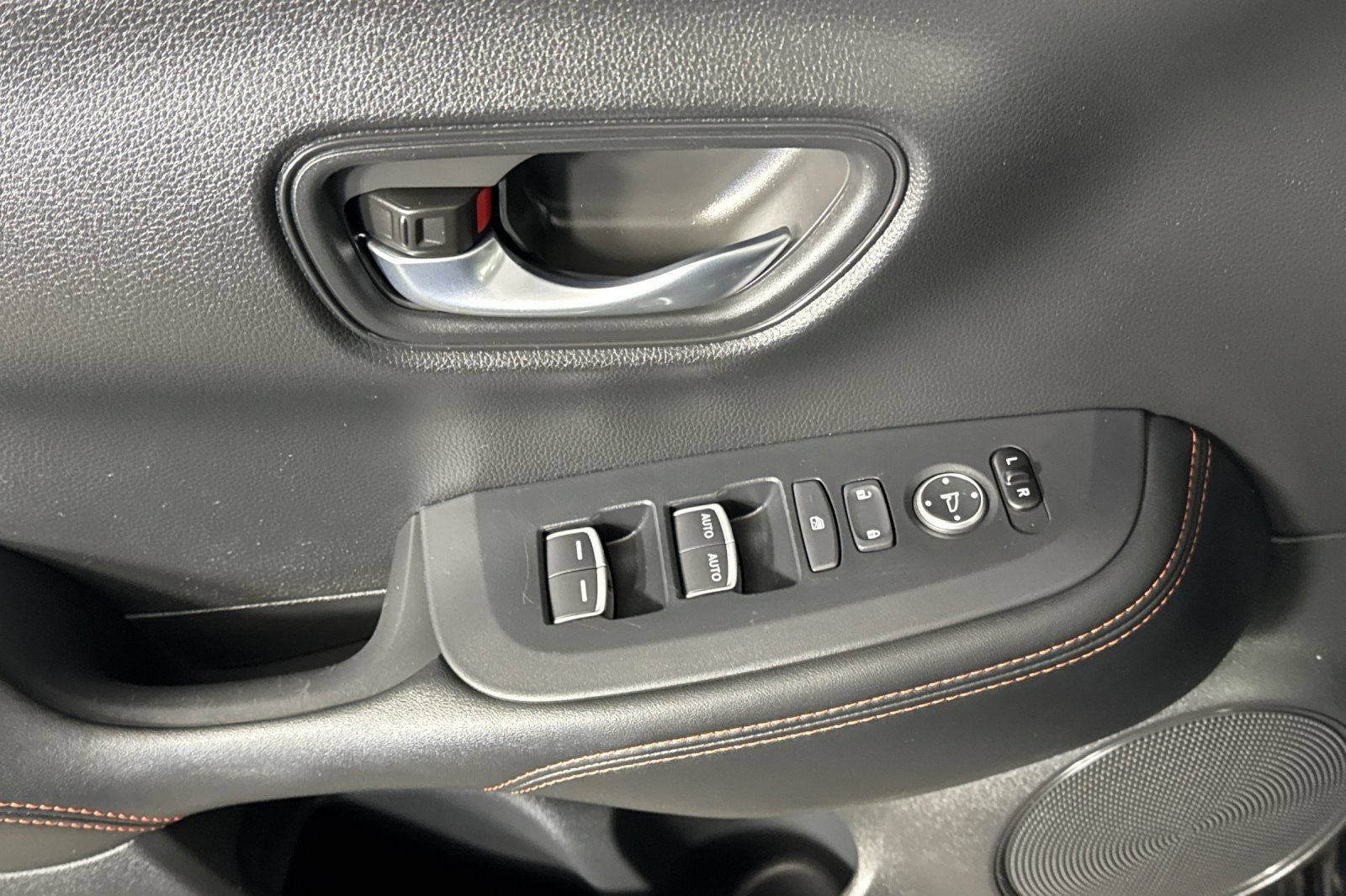 Used 2025 Honda HR-V Sport image 8