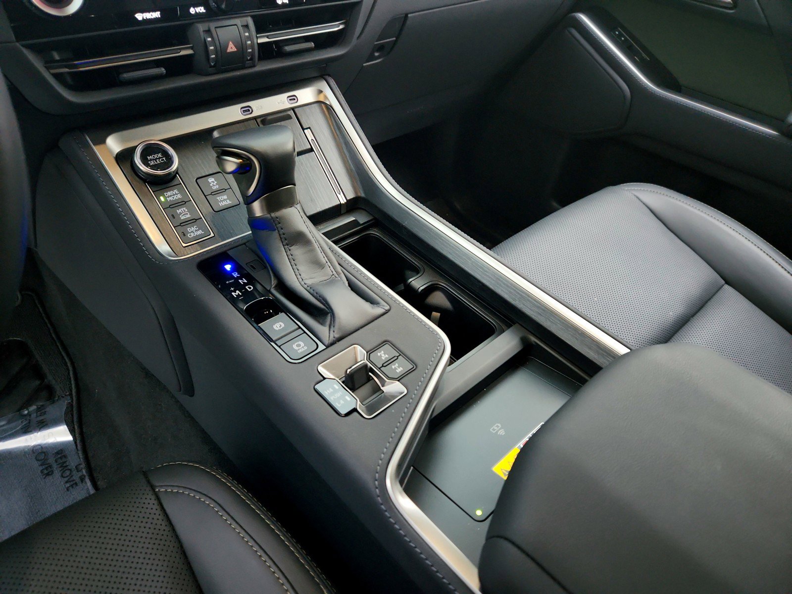 Used 2025 Lexus GX 550 w/ Accessory Package (32) image 19