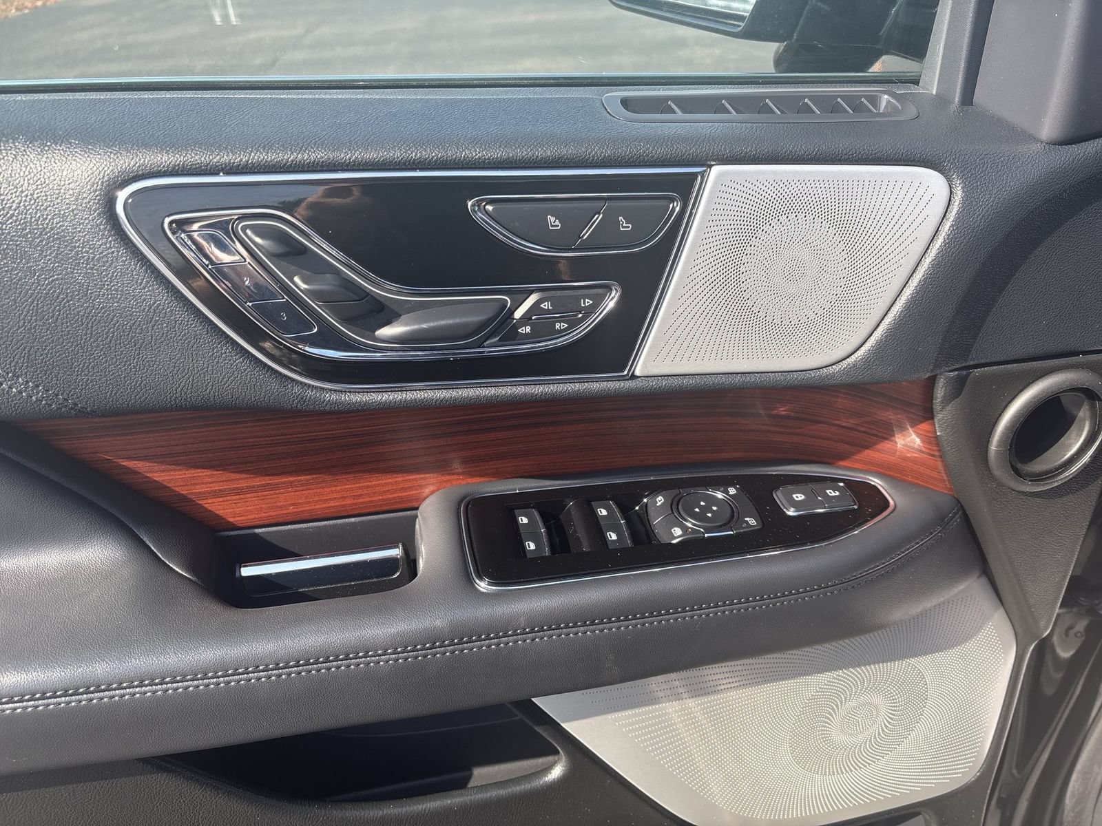 Used 2023 Lincoln Navigator L Reserve AWD/4WD image 15