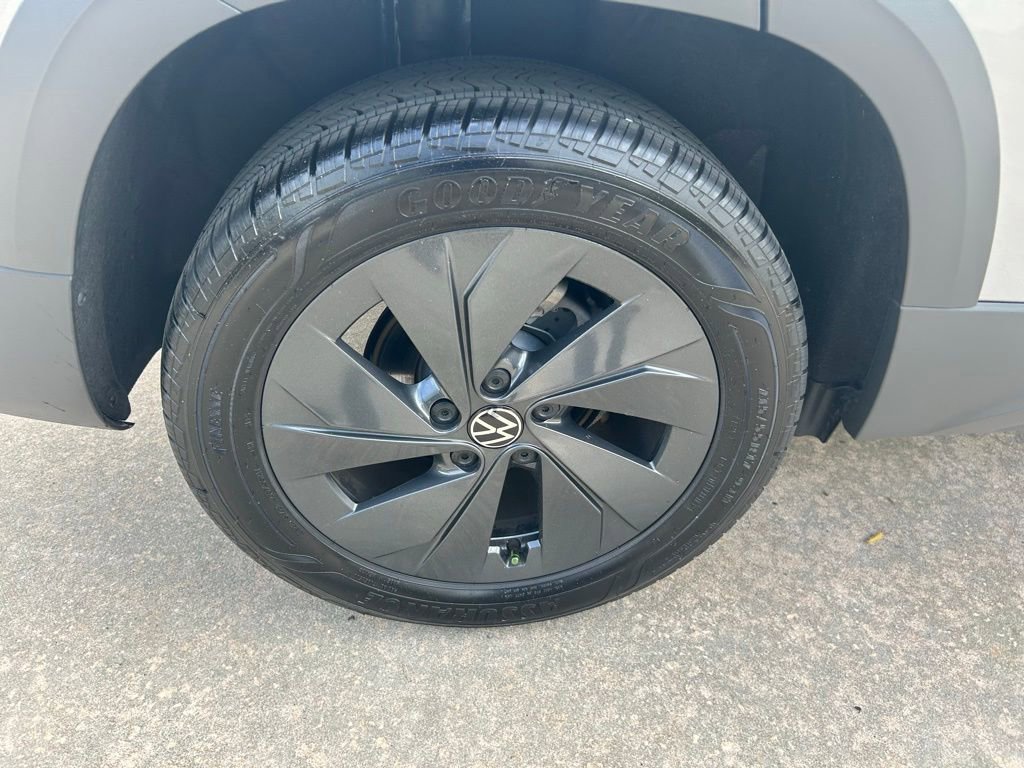 Certified 2025 Volkswagen Taos S image 26