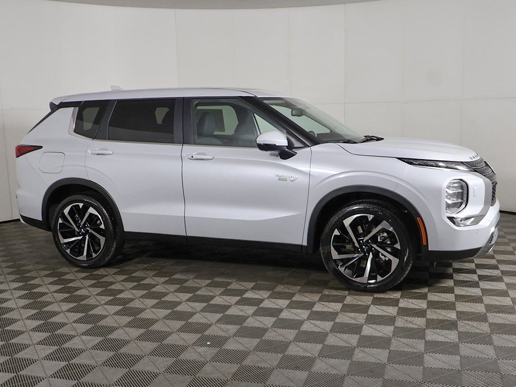 New 2025 Mitsubishi Outlander SE image 17