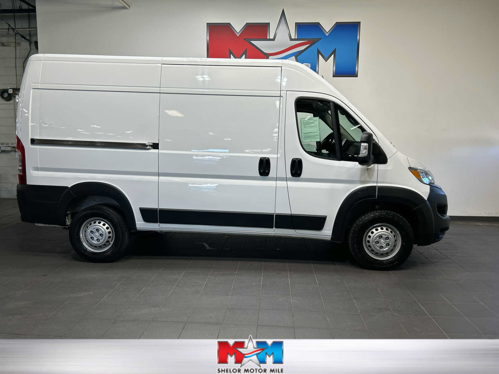 Used 2024 RAM ProMaster 2500 w/ Convenience Group FWD image 1