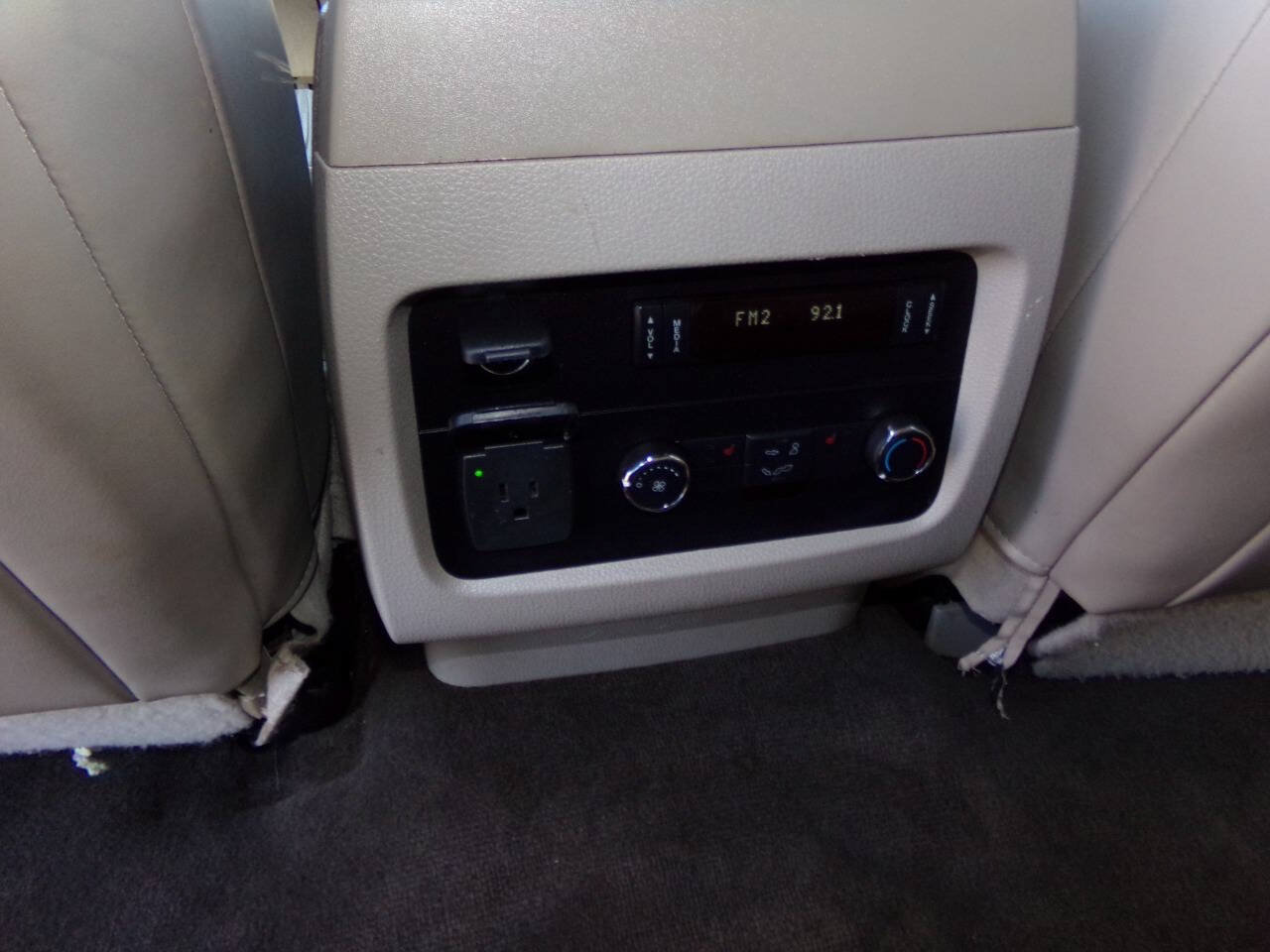 Used 2016 Lincoln Navigator L Select RWD image 19